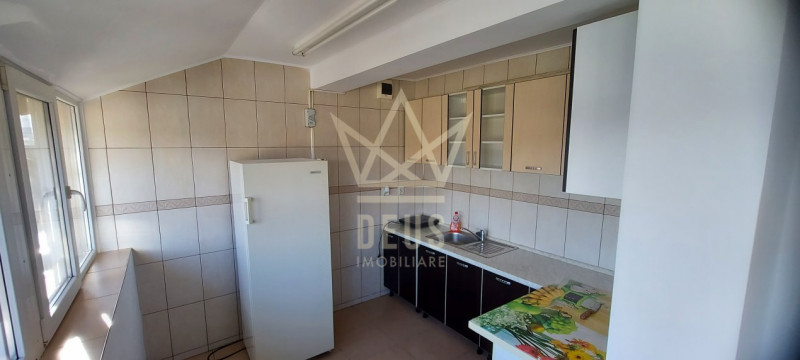 Apartament cu 3 camere decomandat!