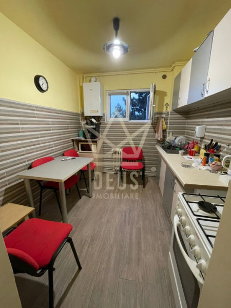 Apartament cu 2 camere semidecomandat!