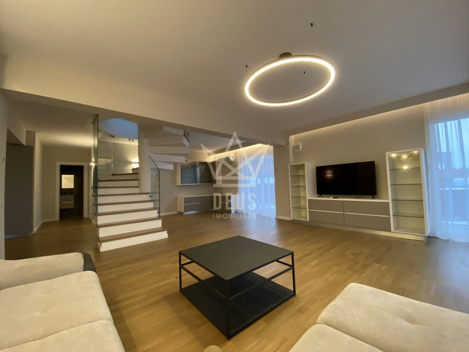 Penthouse de lux cu privelsite panoramica peste Cluj spre inchiriere!