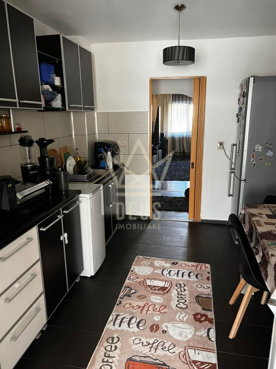 Apartament cu 3 camere decomandat spre vanzare!