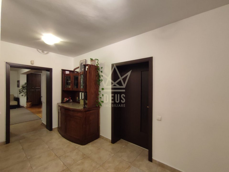 Apartament cu 3 camere in Andrei Muresanu spre inchiriere