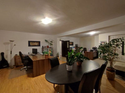 Apartament cu 3 camere in Andrei Muresanu spre inchiriere