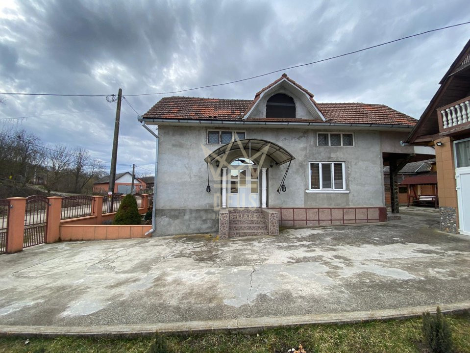 Casa renovata spre vanzare in zona superba!