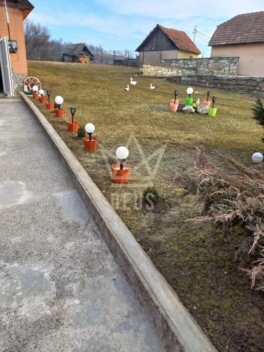 Casa renovata spre vanzare in zona superba!