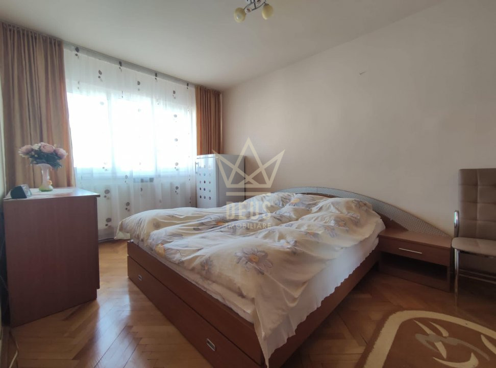 Apartament cu 4 camere spre vanzare!