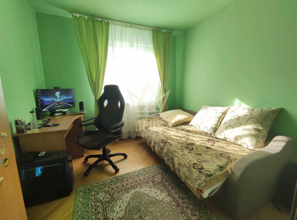 Apartament cu 4 camere spre vanzare!