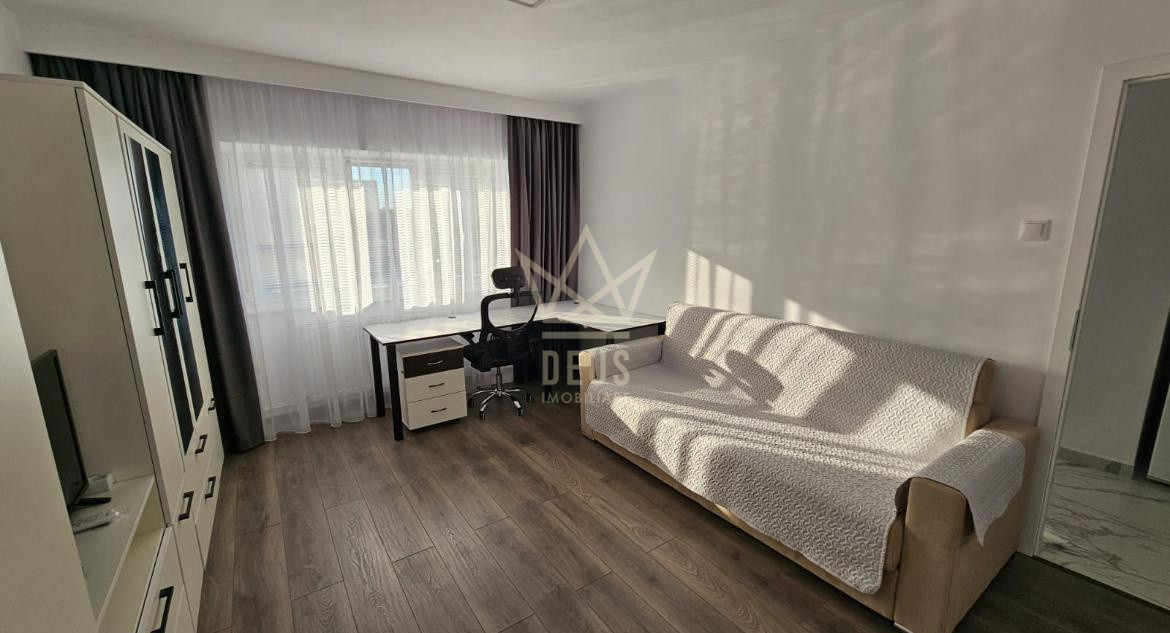  Apartament recent renovat, cu 3 camere decomandate! 