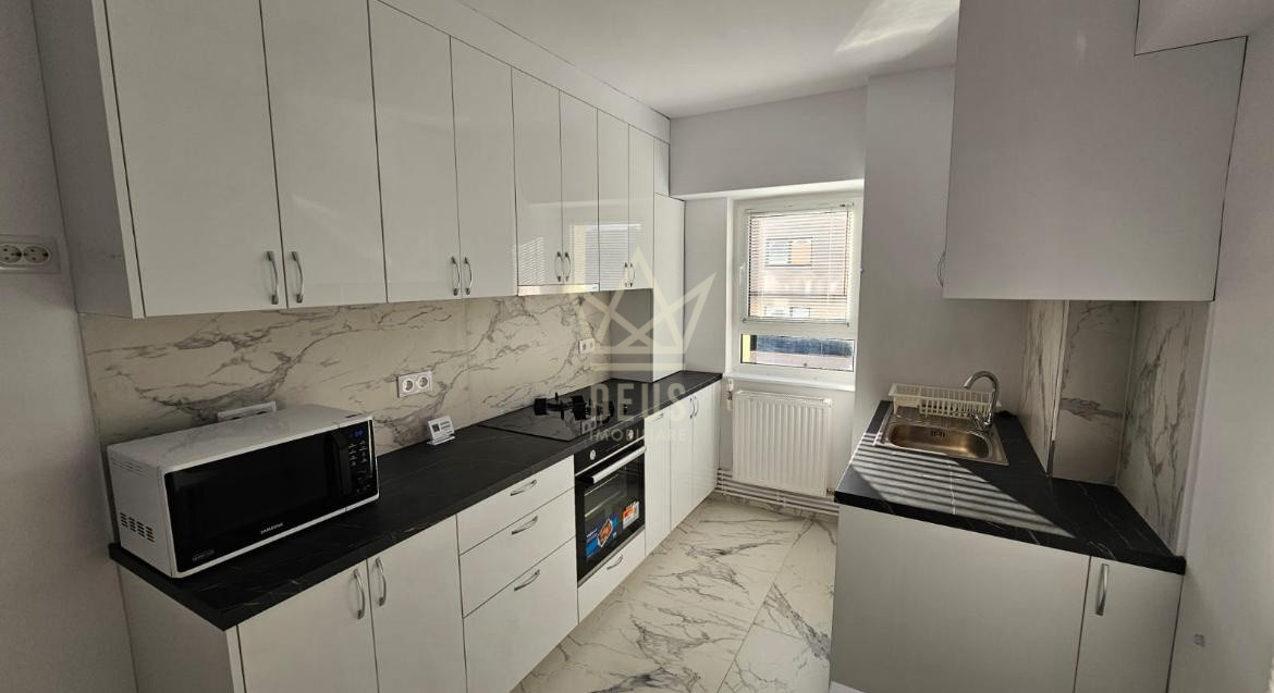  Apartament recent renovat, cu 3 camere decomandate! 