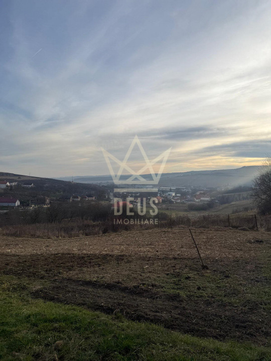  Teren intravilan cu priveliste, in Valcele!