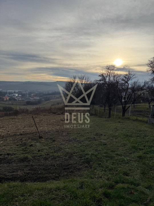  Teren intravilan cu priveliste, in Valcele!
