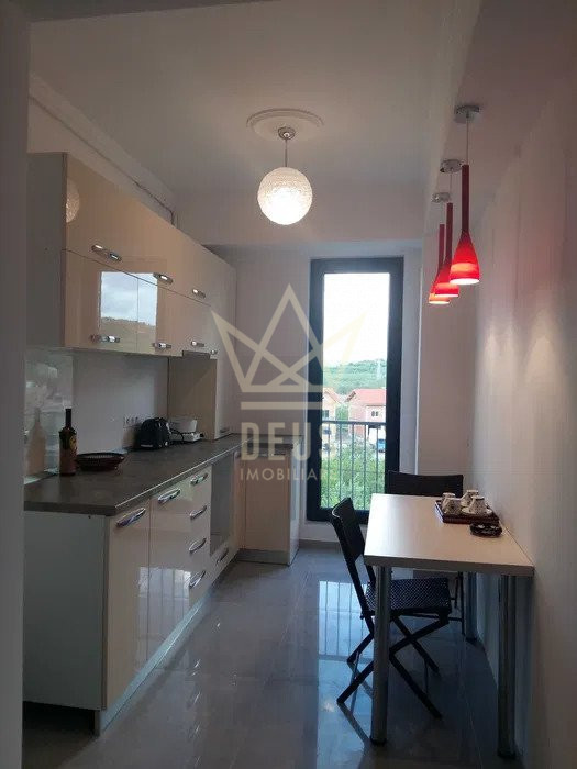 Apartament decomandat cu 2 camere!
