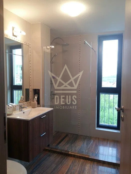 Apartament decomandat cu 2 camere!