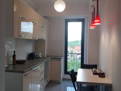 Apartament decomandat cu 2 camere!