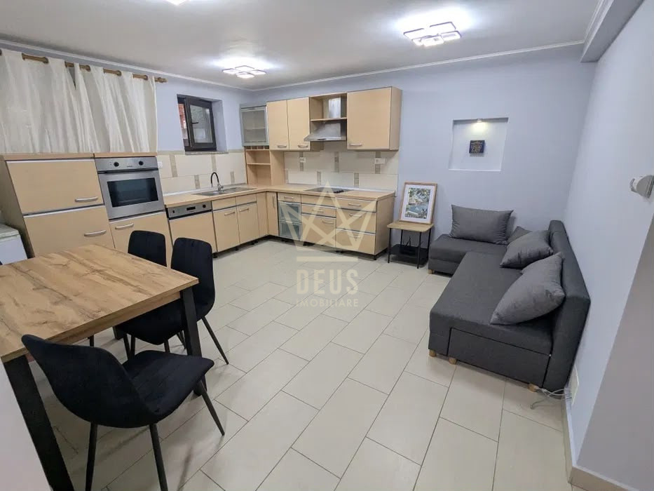 Apartament cu 2 camere decomandate si loc de parcare