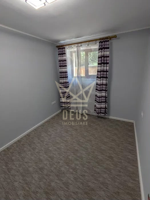 Apartament cu 2 camere decomandate si loc de parcare