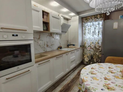 Apartament 3 camere la cheie!